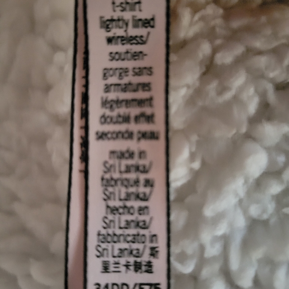 Red wireless 34DD VS bra - Picture 3 of 3